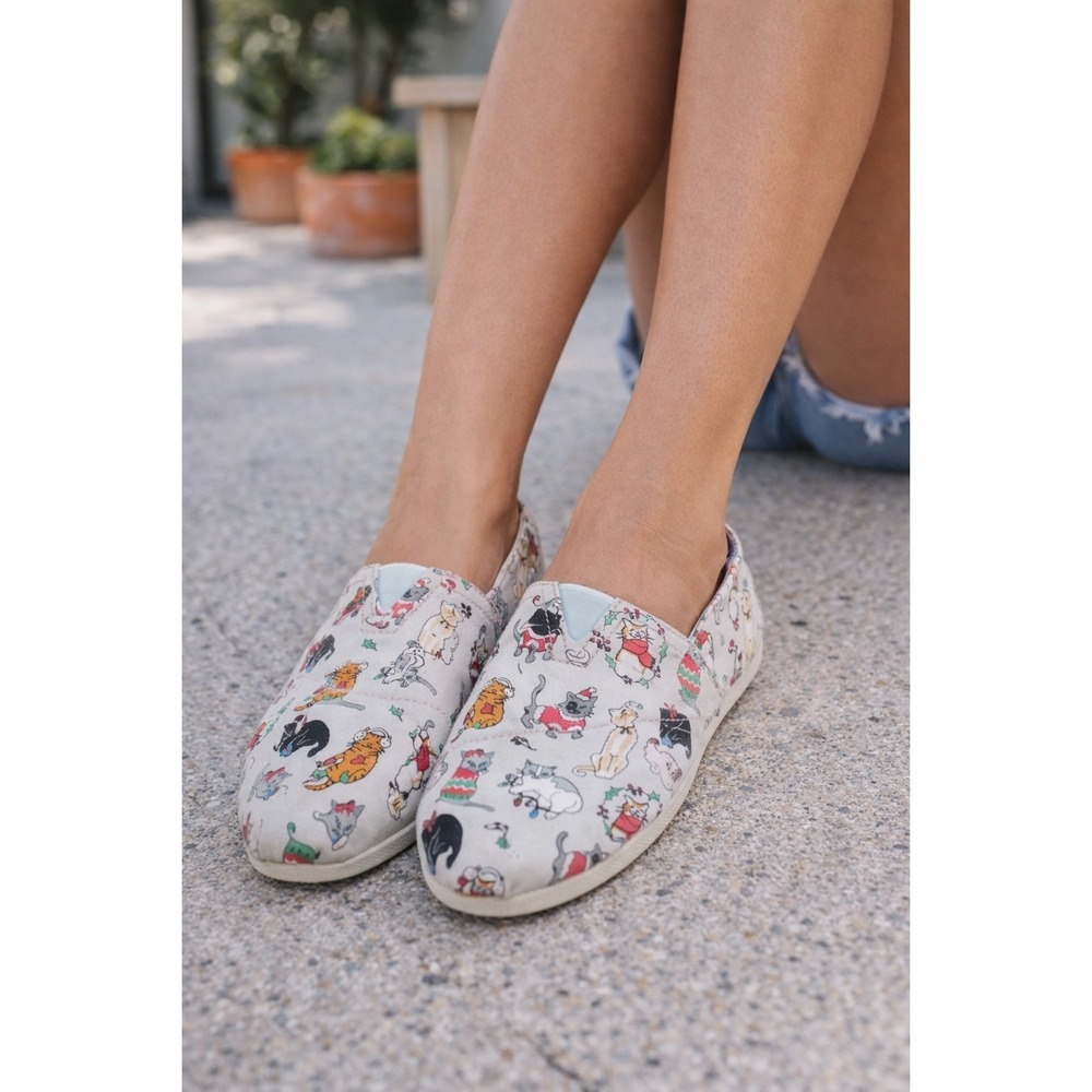 New Toms Cats Holiday‎ Christmas Slip On Shoes Women's size 6.5
